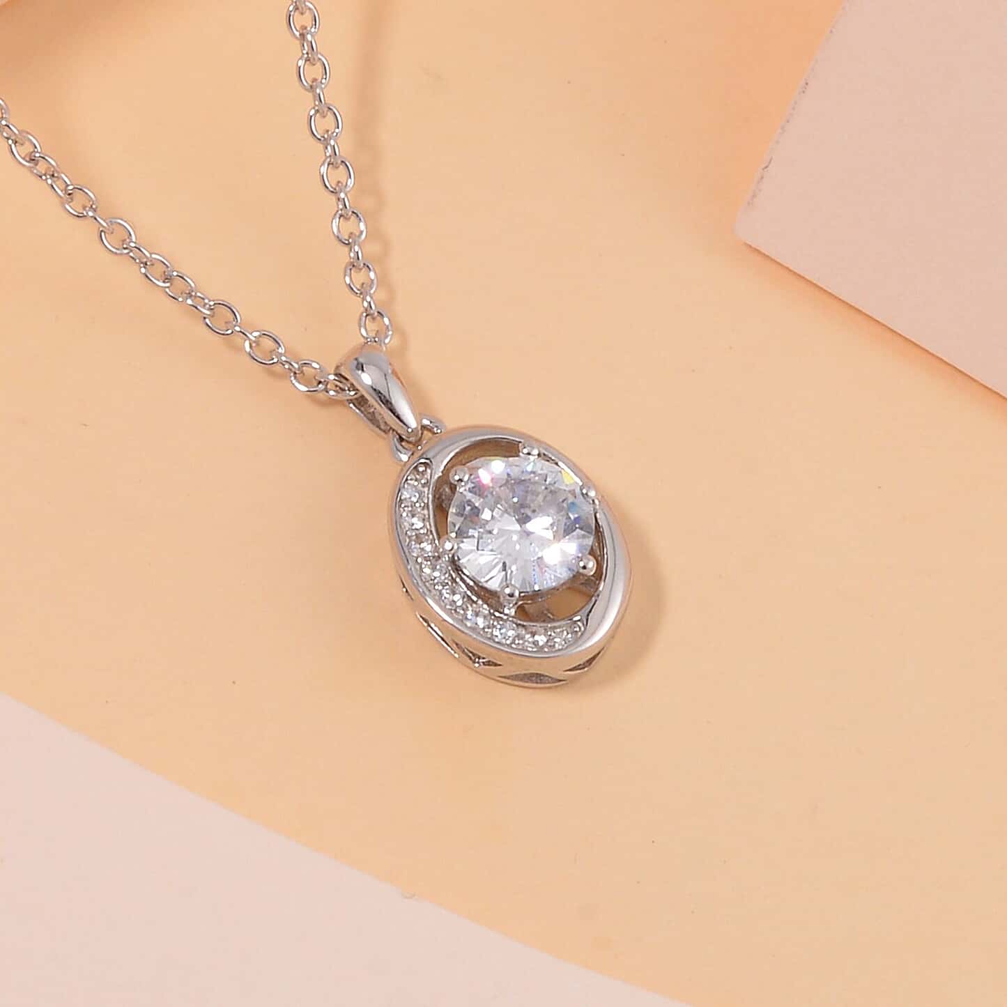 Round Cut Cubic Zirconia in 925 Sterling Silver Necklace 2