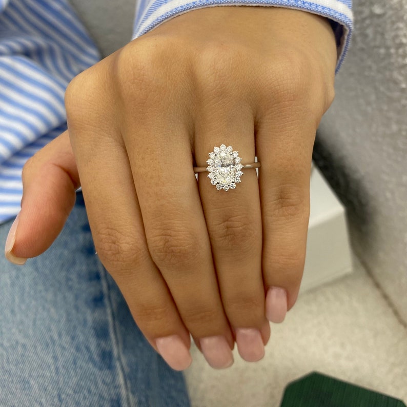 Stunning 1.0 CT Oval Cut Moissanite Engagement Ring with Halo Design 6