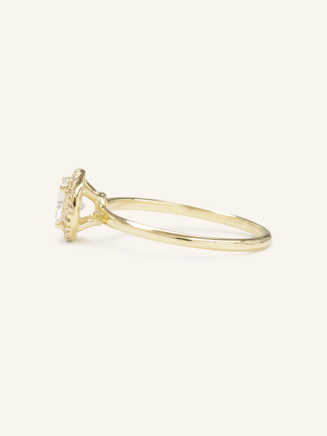 Stunning 1.0 CT Round Moissanite Engagement Ring with Halo Design 3