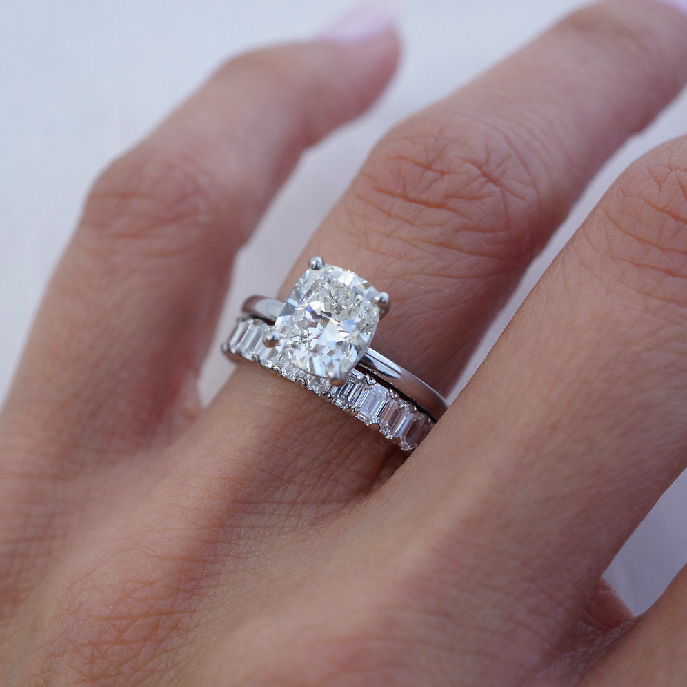 Stunning 0.6 TCW Emerald Moissanite Stone Full Eternity Wedding Band 2