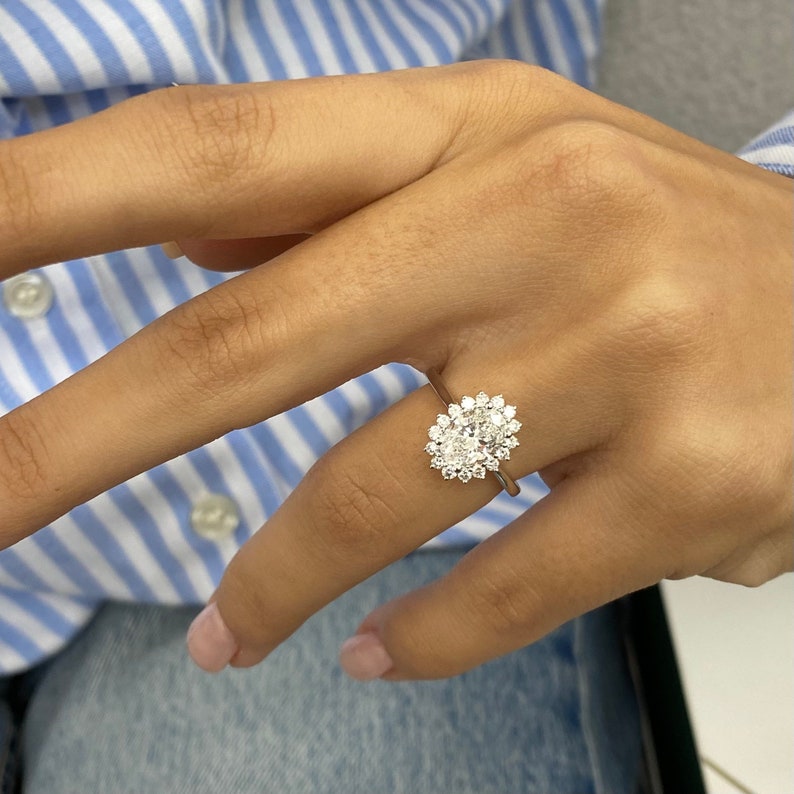 Stunning 1.0 CT Oval Cut Moissanite Engagement Ring with Halo Design 7