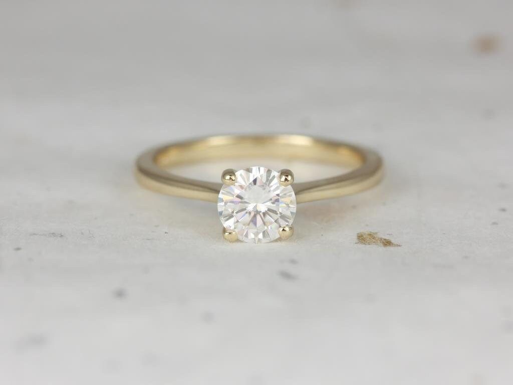 Stunning 1 CT Round Moissanite Engagement Ring With Solitaire Design 1