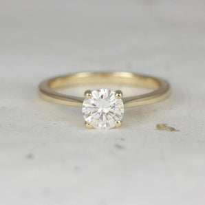 Stunning 1 CT Round Moissanite Engagement Ring With Solitaire Design