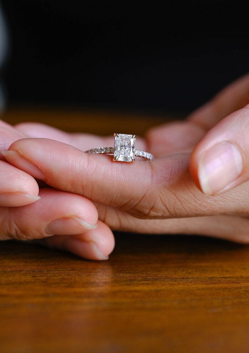 Stunning 1.0 - 2.0 CT Emerald Moissanite Engagement Ring With Hidden Halo & Pave Design 6