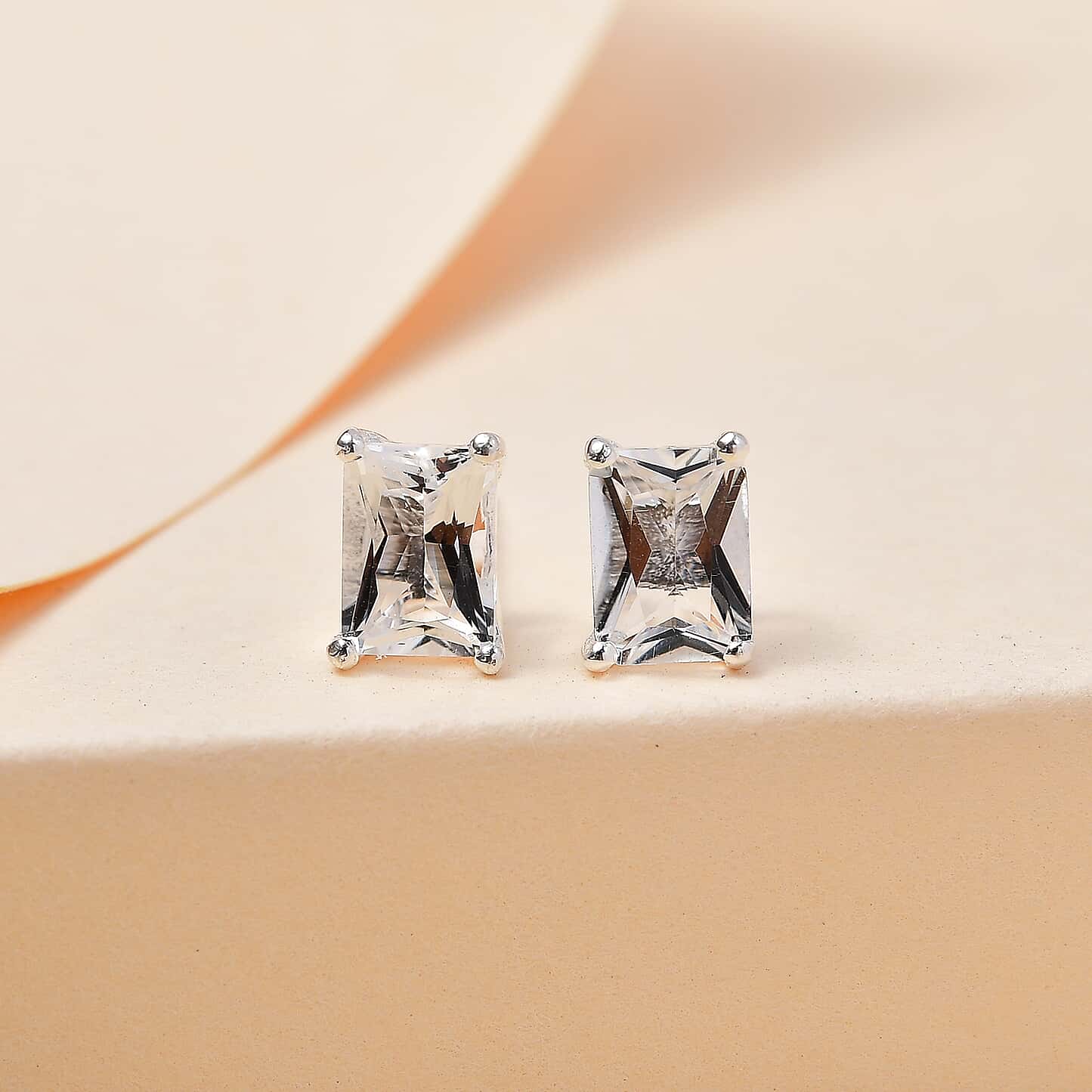 Round Cut Cubic Zirconia in 925 Sterling Silver Earrings 2