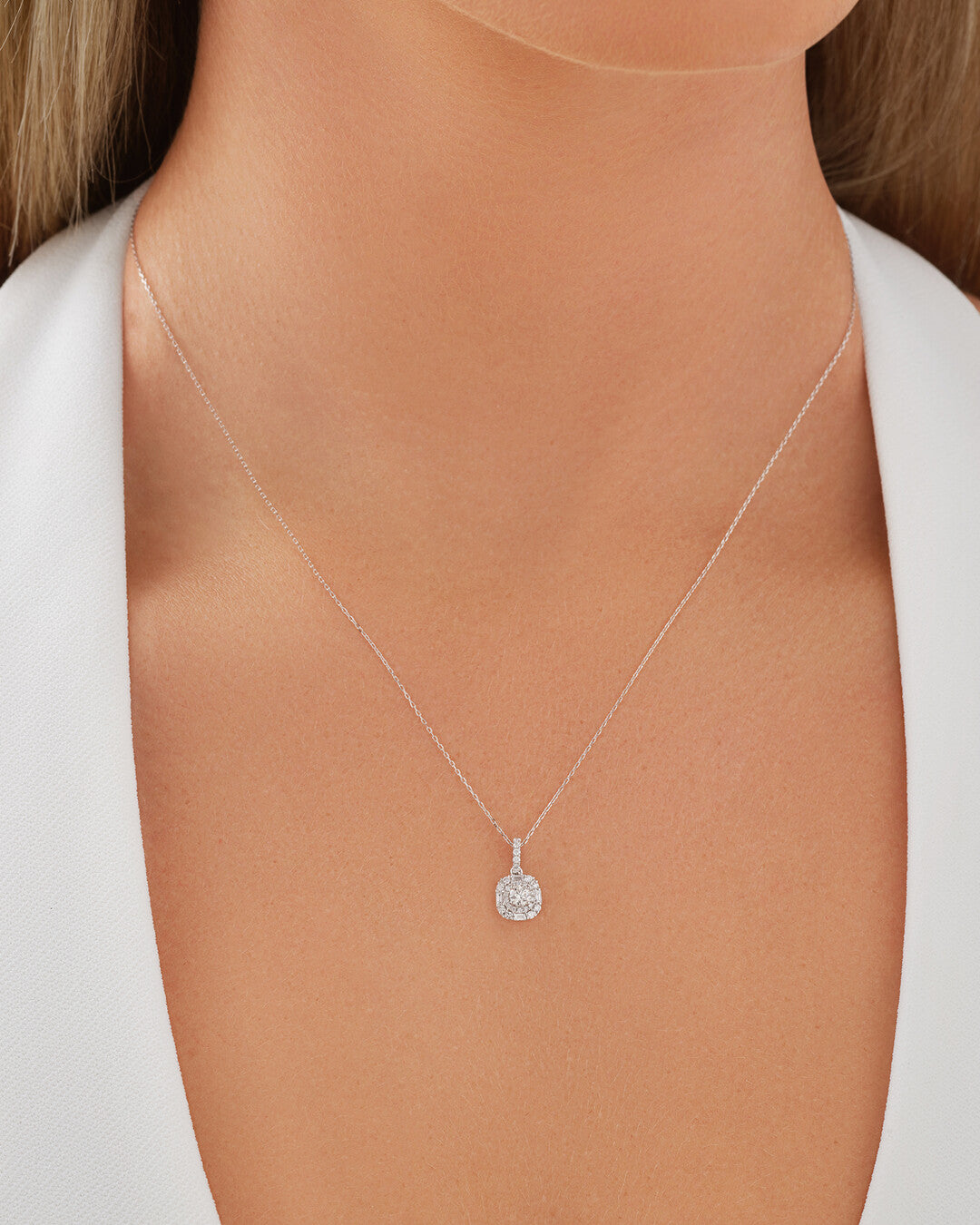 Round Cut Cubic Zirconia in 925 Sterling Silver Necklace 5