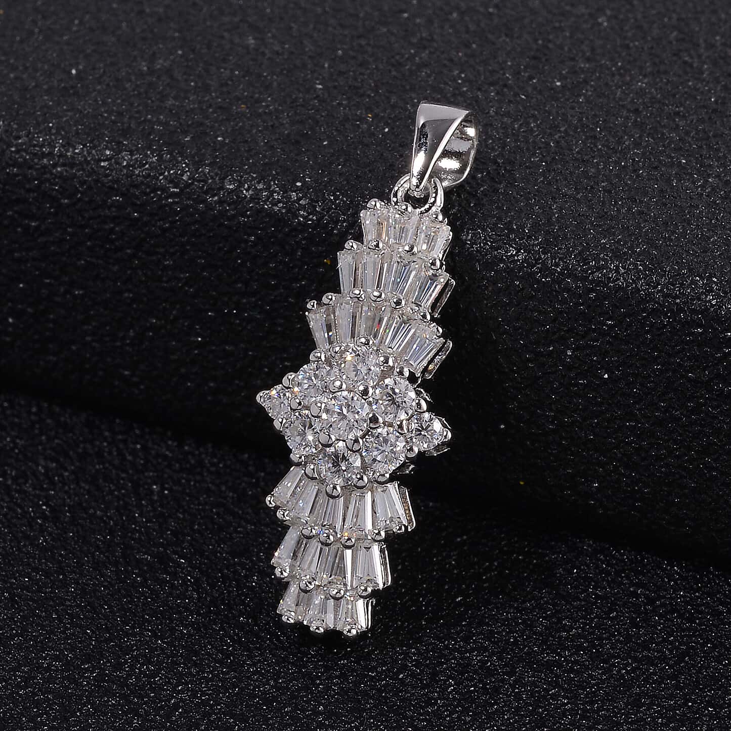Round Cut Cubic Zirconia in 925 Sterling Silver Necklace 3