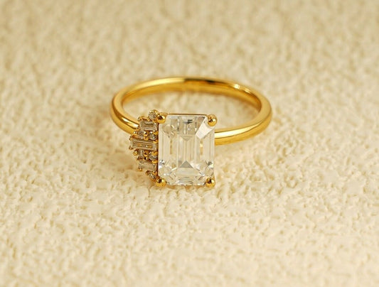 Stunning 1.0 - 2.0 CT Emerald Moissanite Engagement Ring With Cluster Design 1
