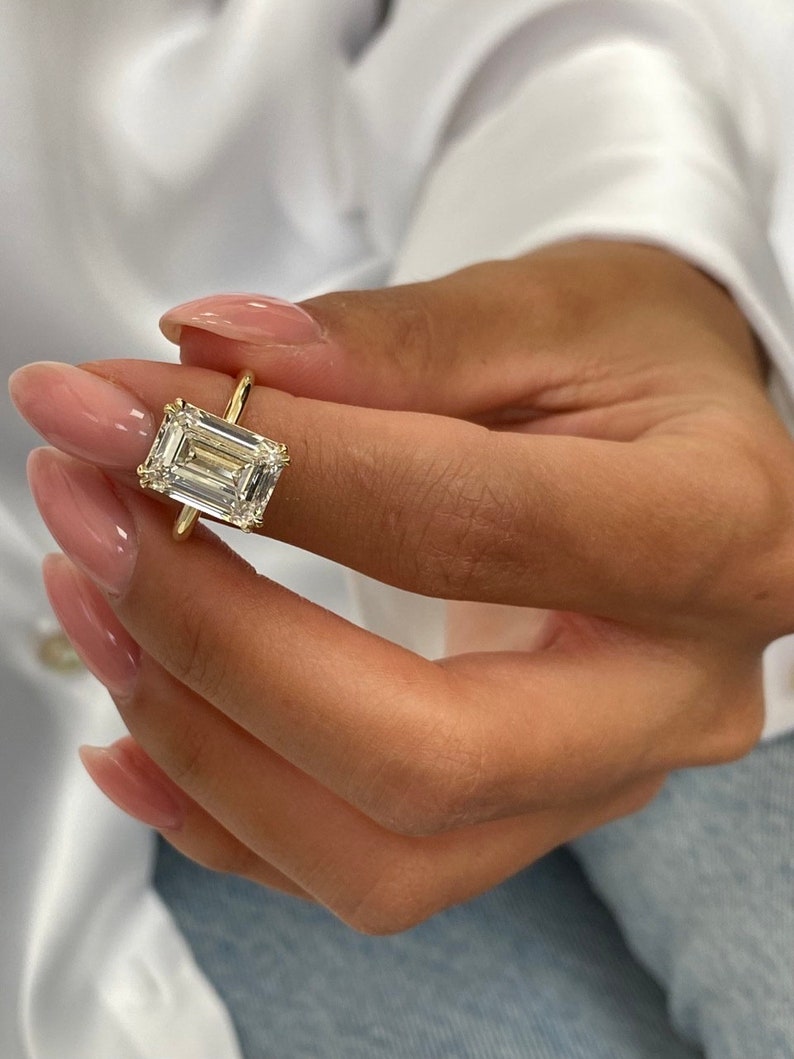 Stunning 5.0 CT Emerald Moissanite Engagement Ring with Solitaire Design 4