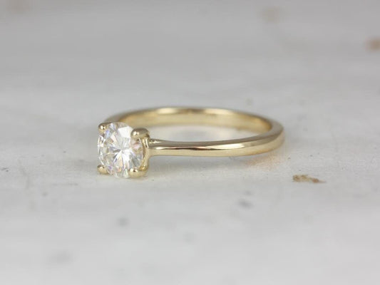 Stunning 1 CT Round Moissanite Engagement Ring With Solitaire Design 2