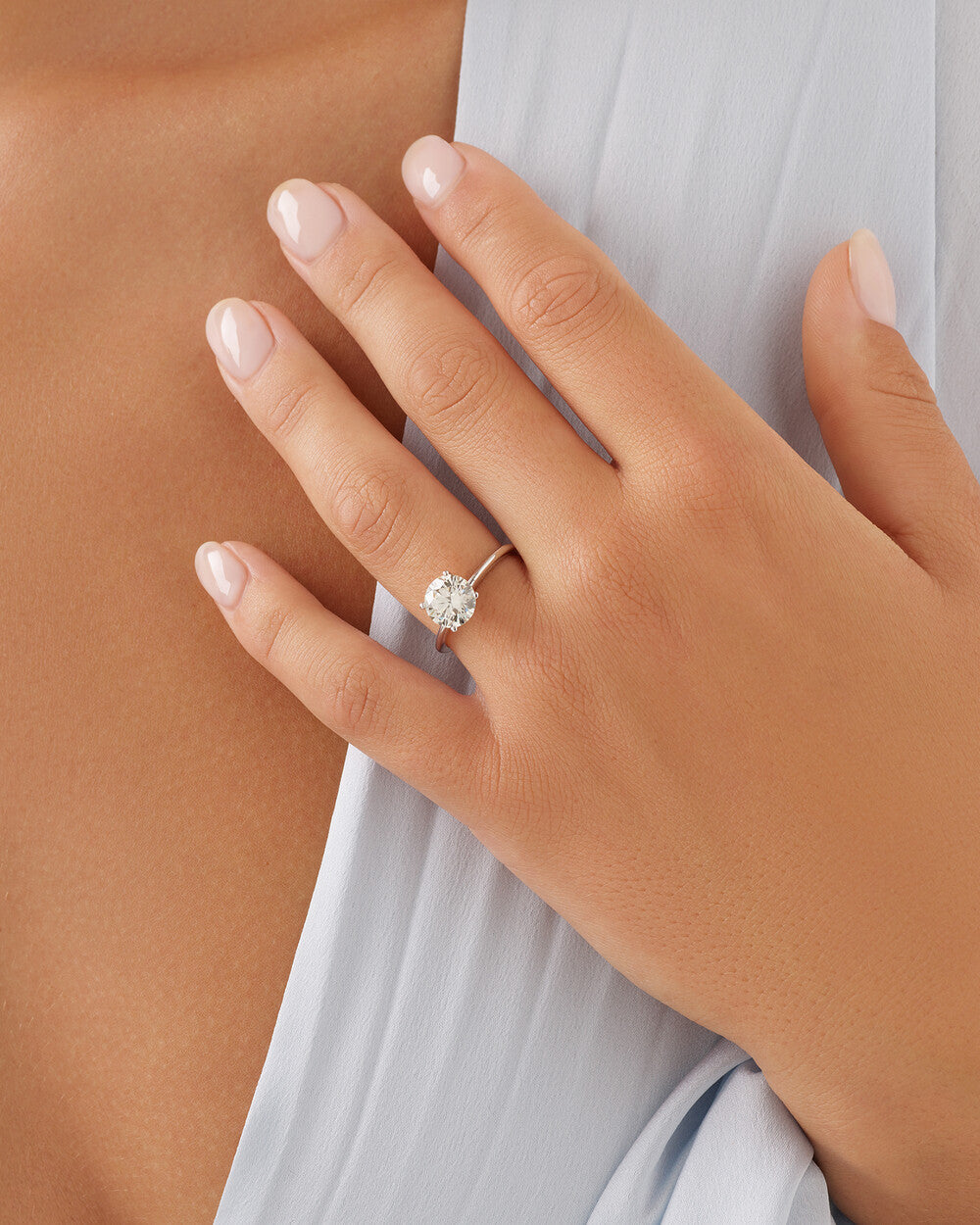 Stunning 2.0 CT Round Moissanite Solitaire Design Engagement Ring 4
