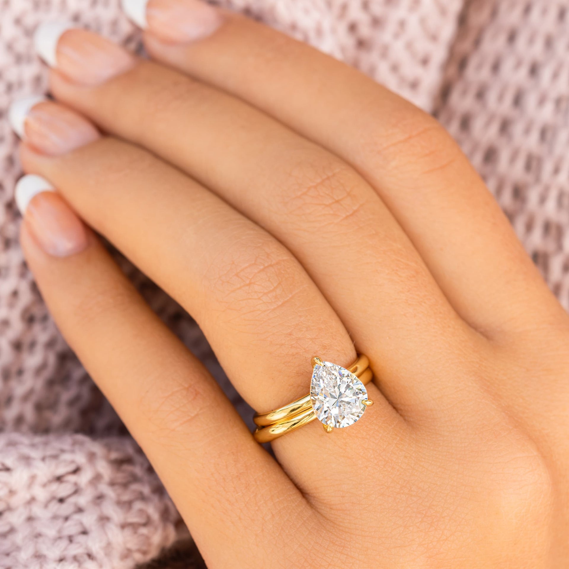 Stunning Women's Metal Wedding Band 7