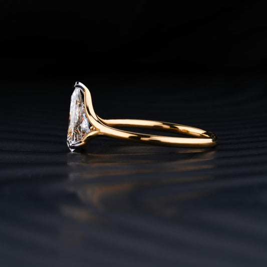Stunning 2.0 CT Pear Moissanite Engagement Ring with Solitaire & Split Shank Design 2