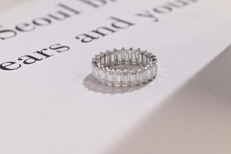 Stunning 0.5 TCW Emerald Moissanite Stones Full Eternity Wedding Band 7