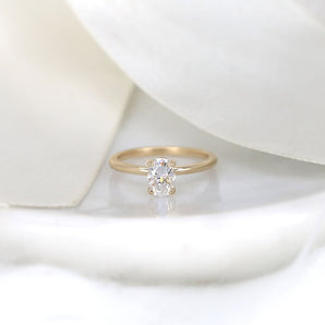 Stunning 0.90 CT Oval Moissanite Engagement Ring With Solitaire Design