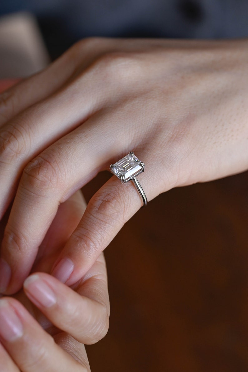 Stunning 1.0 - 2.0 CT Emerald Moissanite Engagement Ring With Cathedral Design 4