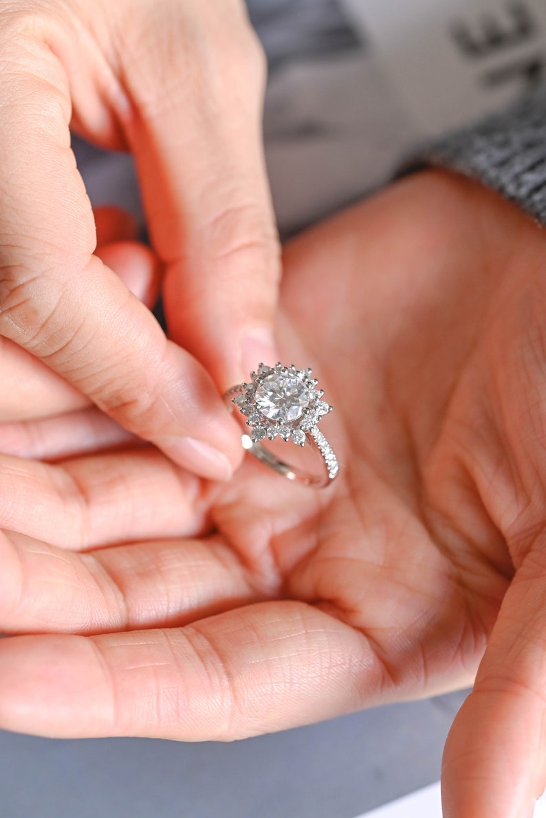 Stunning 0.5 - 1.5 CT Round Moissanite Engagement Ring with Cluster Design 6
