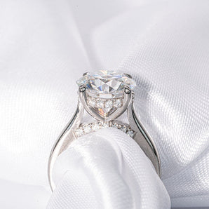 Stunning 4.0 CT Oval Cut Moissanite Engagement Ring with Hidden Halo Design