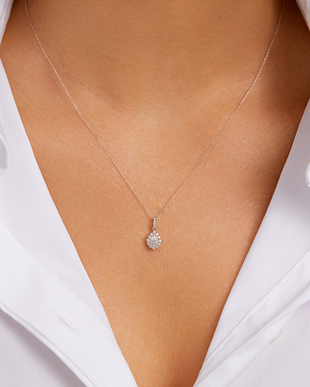 Round Cut Cubic Zirconia in 925 Sterling Silver Necklace 2