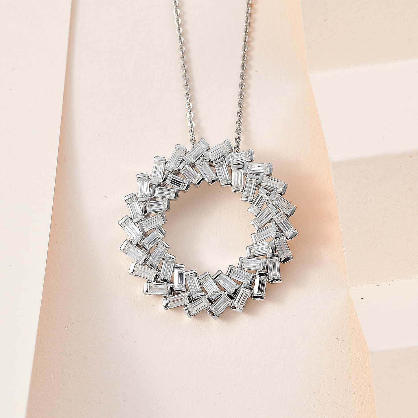 Round Cut Cubic Zirconia in 925 Sterling Silver Necklace 3