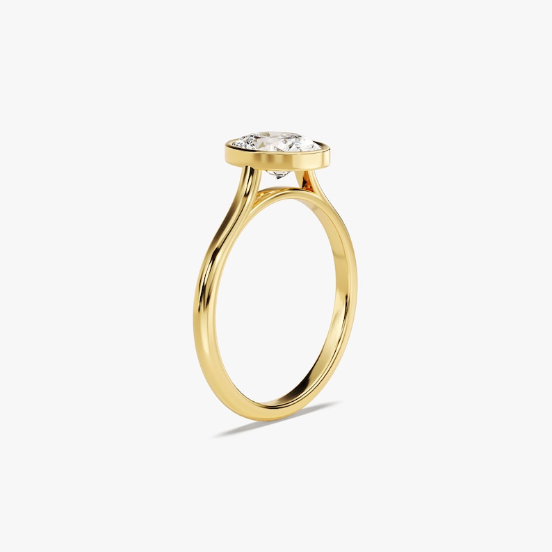 Stunning 1.0-2.0 CT Oval Moissanite Engagement Ring with Bezel Design 2