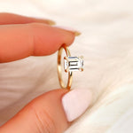 Stunning 1.75 CT Emerald Moissanite Engagement Ring with Solitaire Design 5