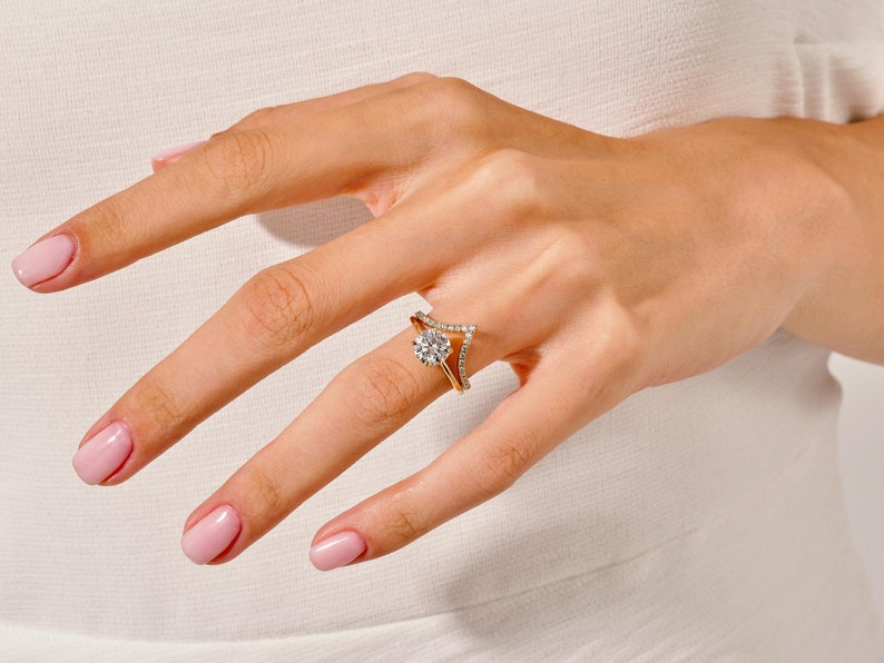 1.0 CT Round Cut Moissanite Solitaire Bridal Ring Set with Curved Wedding Bands 7