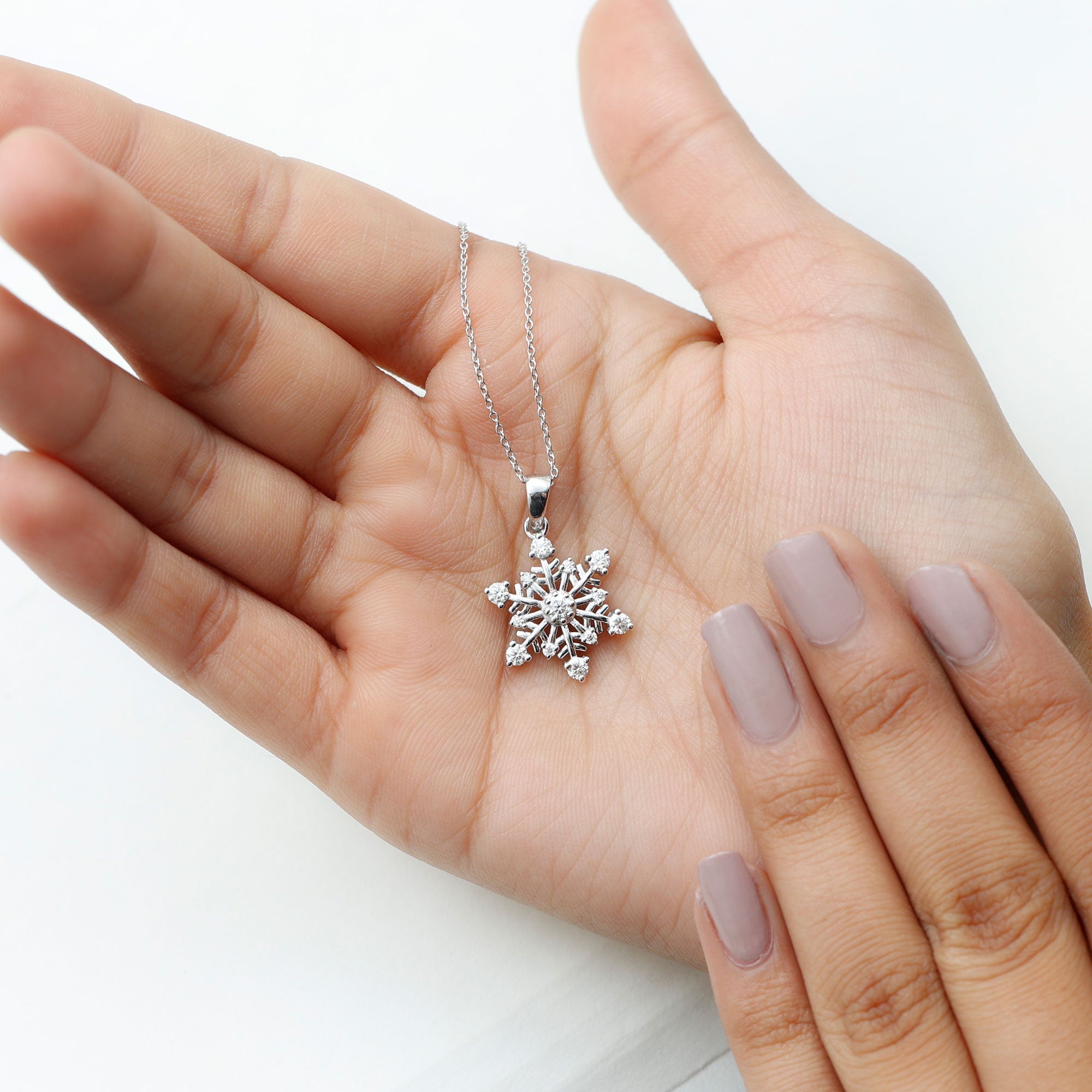 0.82 TCW Round Cut Moissanite Necklace With Classic Snowflake Style 3