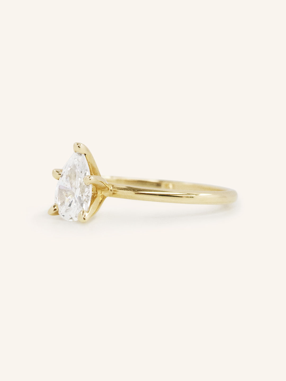 Stunning 1 CT Pear Moissanite Engagement Ring With Solitaire Design 2