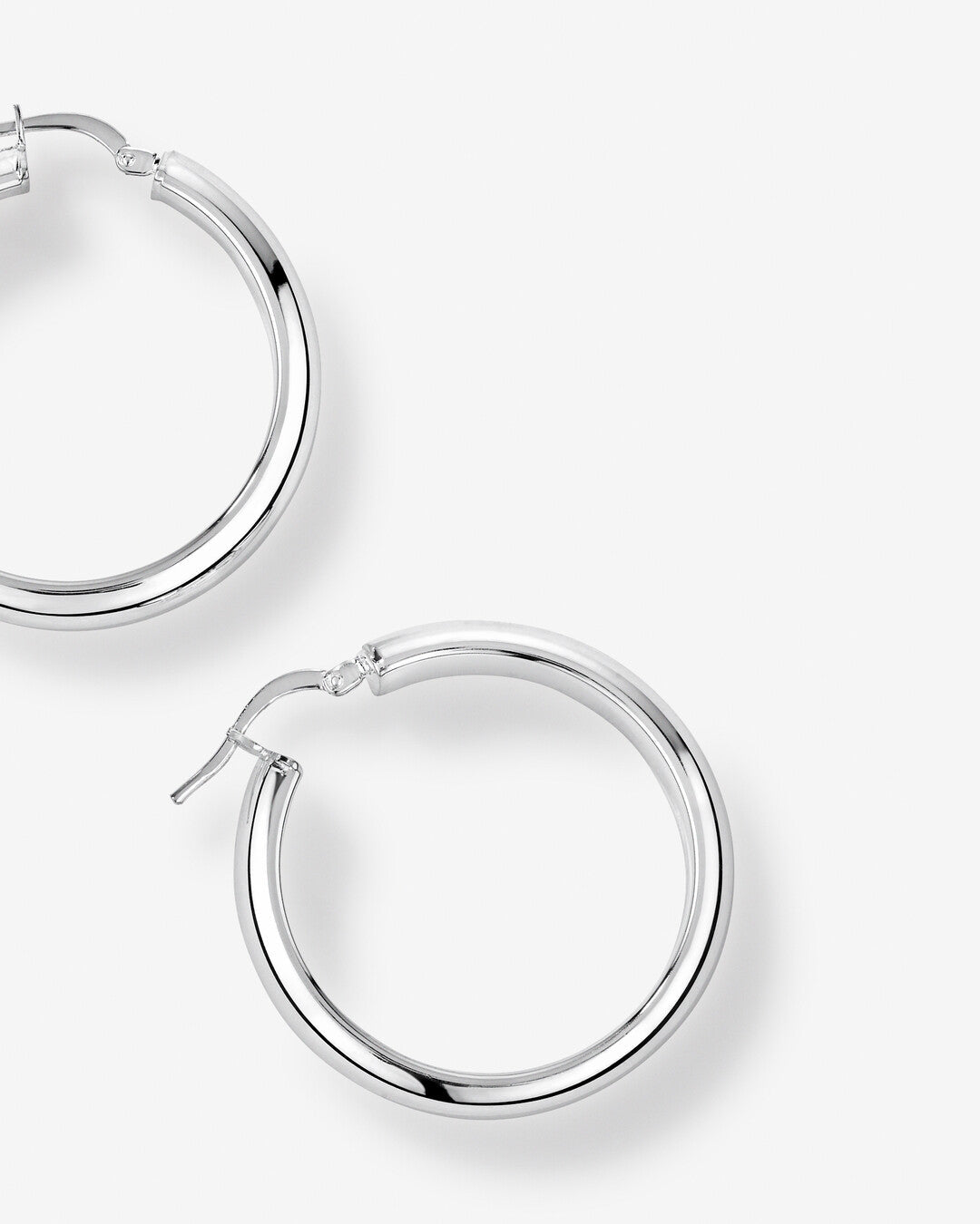 Round Cut Cubic Zirconia in 925 Sterling Silver Earrings 4