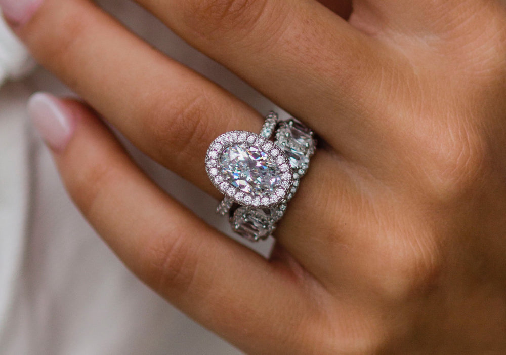Round Cut Halo Style Cubic Zirconia in 925 Sterling Silver Ring 2