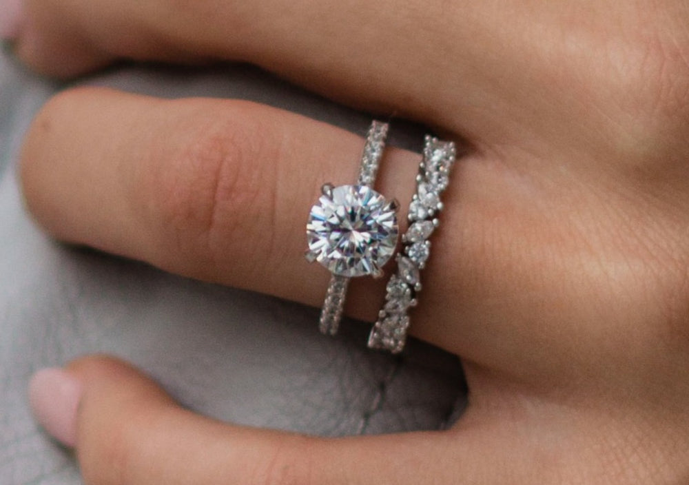 Round Cut Solitaire Style Cubic Zirconia in 925 Sterling Silver Ring 2
