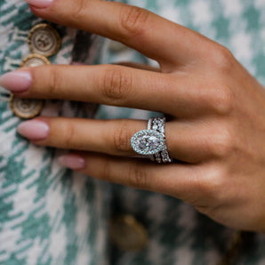 Round Cut Halo Style Cubic Zirconia in 925 Sterling Silver Ring