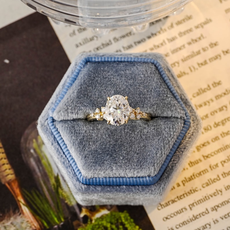 Stunning 2.0 CT Oval Moissanite Engagement Ring with Cluster Design 8