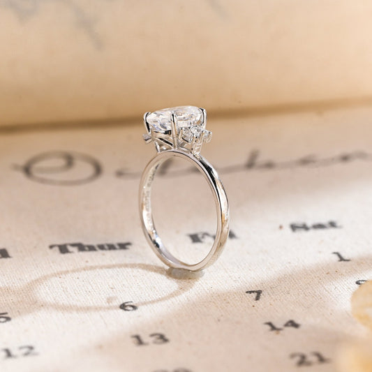Stunning 2.0 CT Oval Moissanite Engagement Ring with Cluster Design 2
