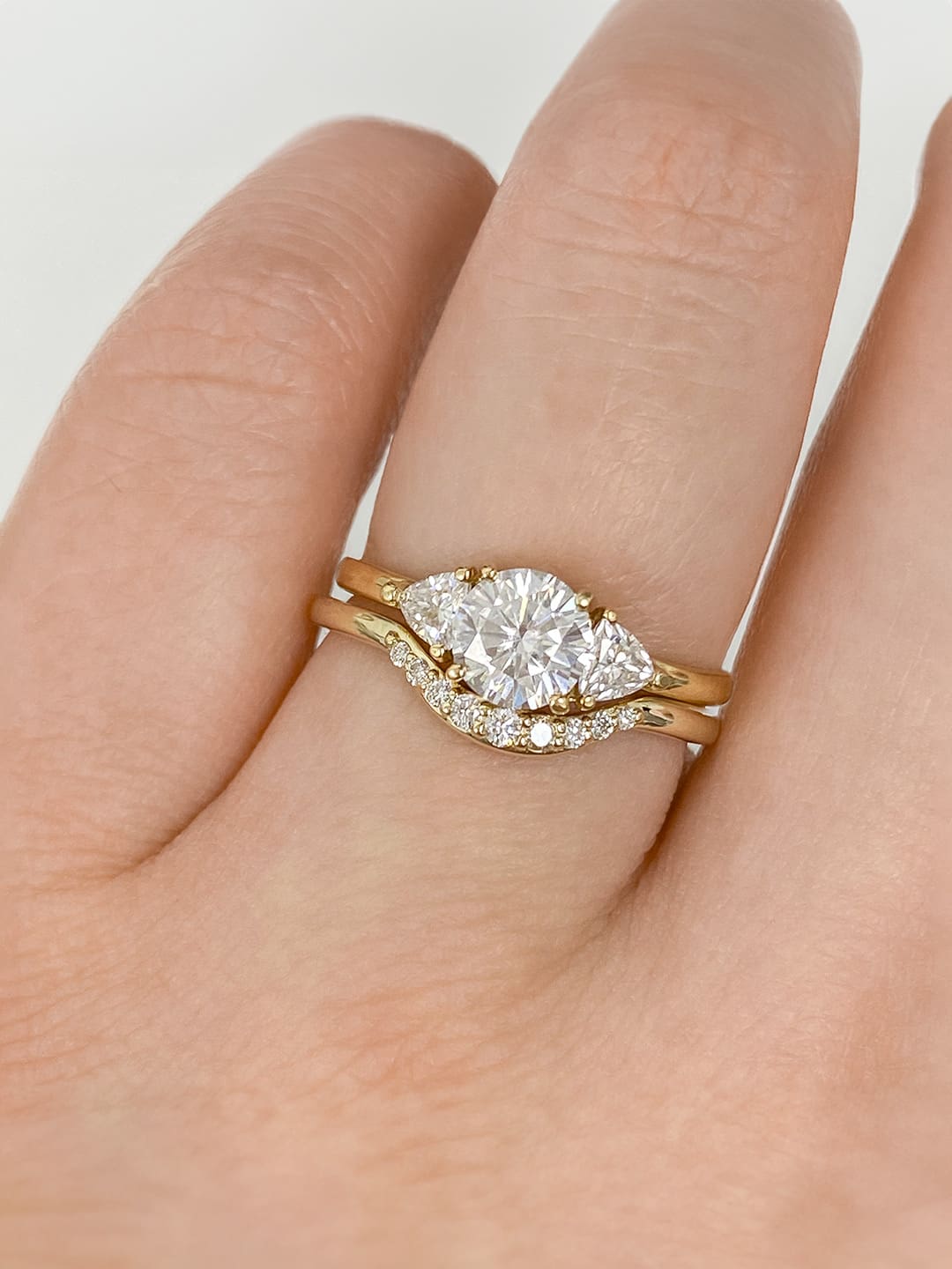 Stunning 0.2 TCW Round Moissanite Stones Curved Wedding Bands 9