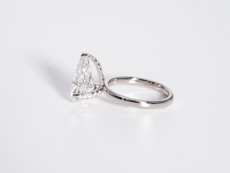 Stunning 3.0 CT Pear Cut Moissanite Engagement Ring with Solitaire Design 3