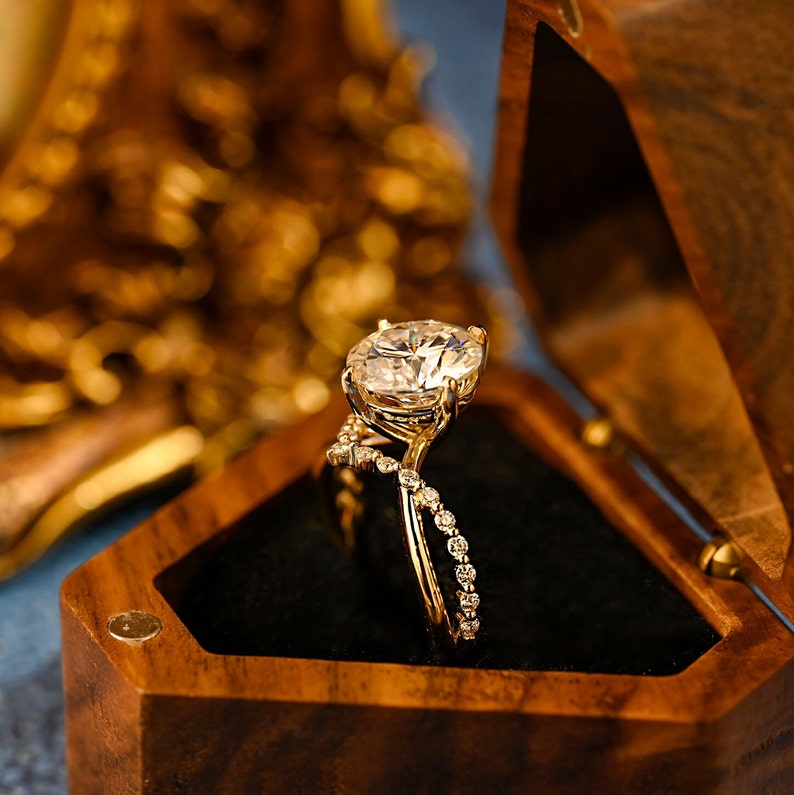 3.0 CT Round Shaped Moissanite Engagement Ring With V-shaped Pave Accents 2