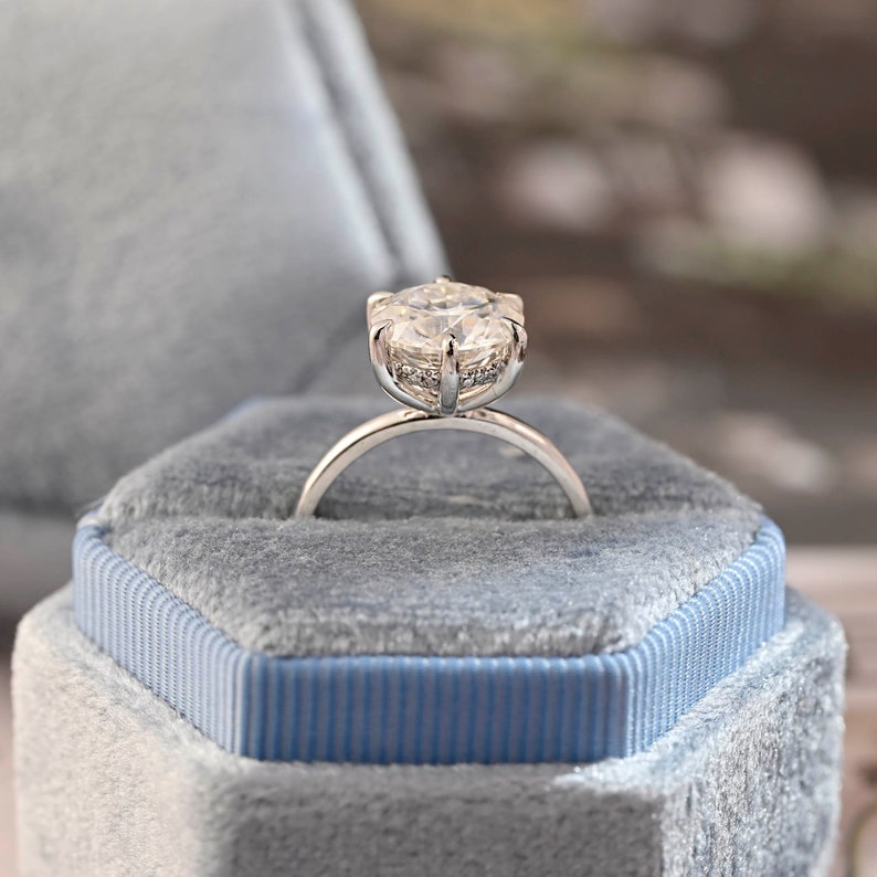 Stunning 3.0 CT Round Moissanite Engagement Ring with Hidden Halo Design 6