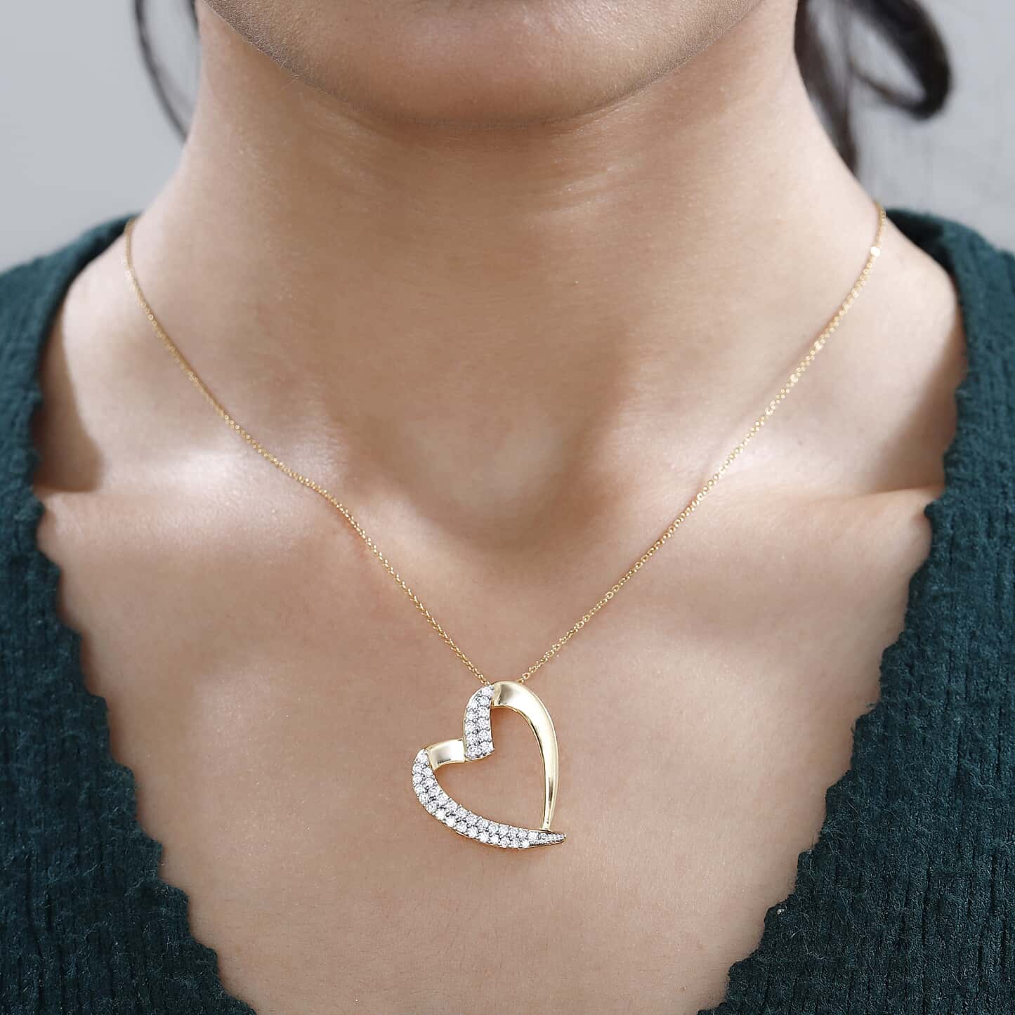 Round Cut Cubic Zirconia in 925 Sterling Silver Necklace 2