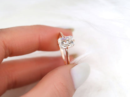 Stunning 1.75 CT Emerald Moissanite Engagement Ring with Solitaire Design 6