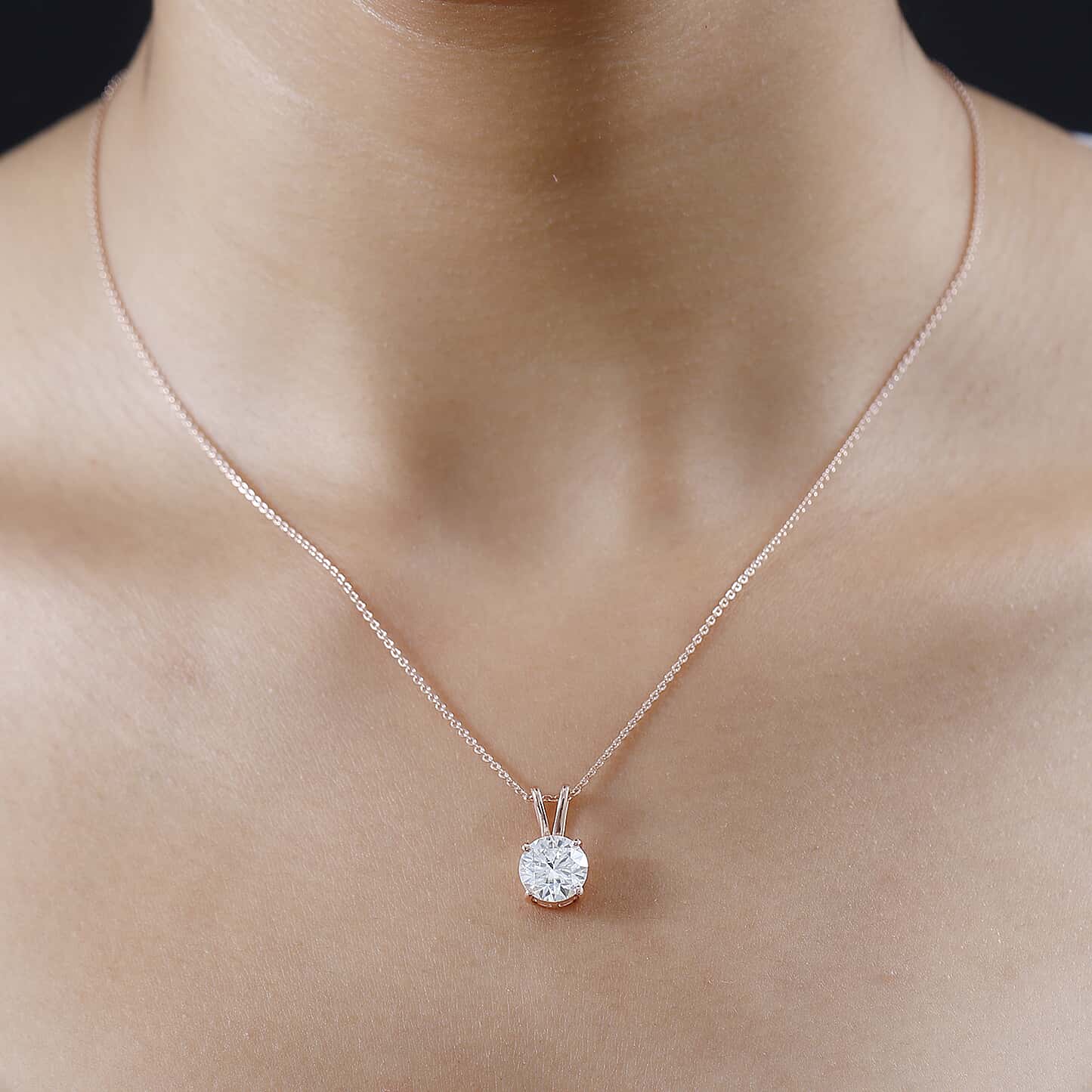 Round Cut Cubic Zirconia in 925 Sterling Silver Necklace 2