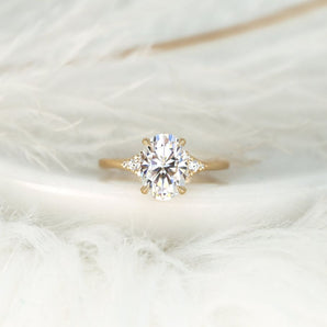 Stunning 2.5 CT Oval Moissanite Engagement Ring with Cluster Design