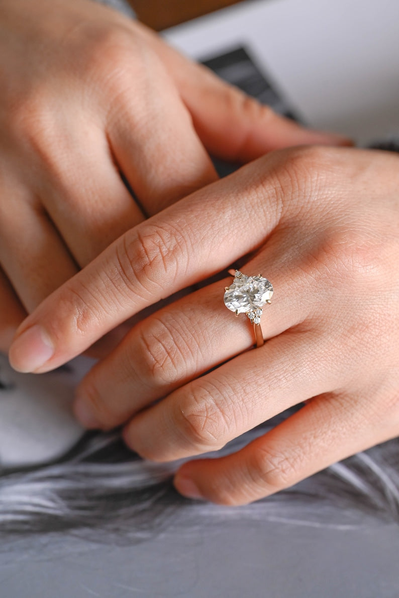 Stunning 1.0 - 2.0 CT Oval Moissanite Engagement Ring with Cluster Design 2