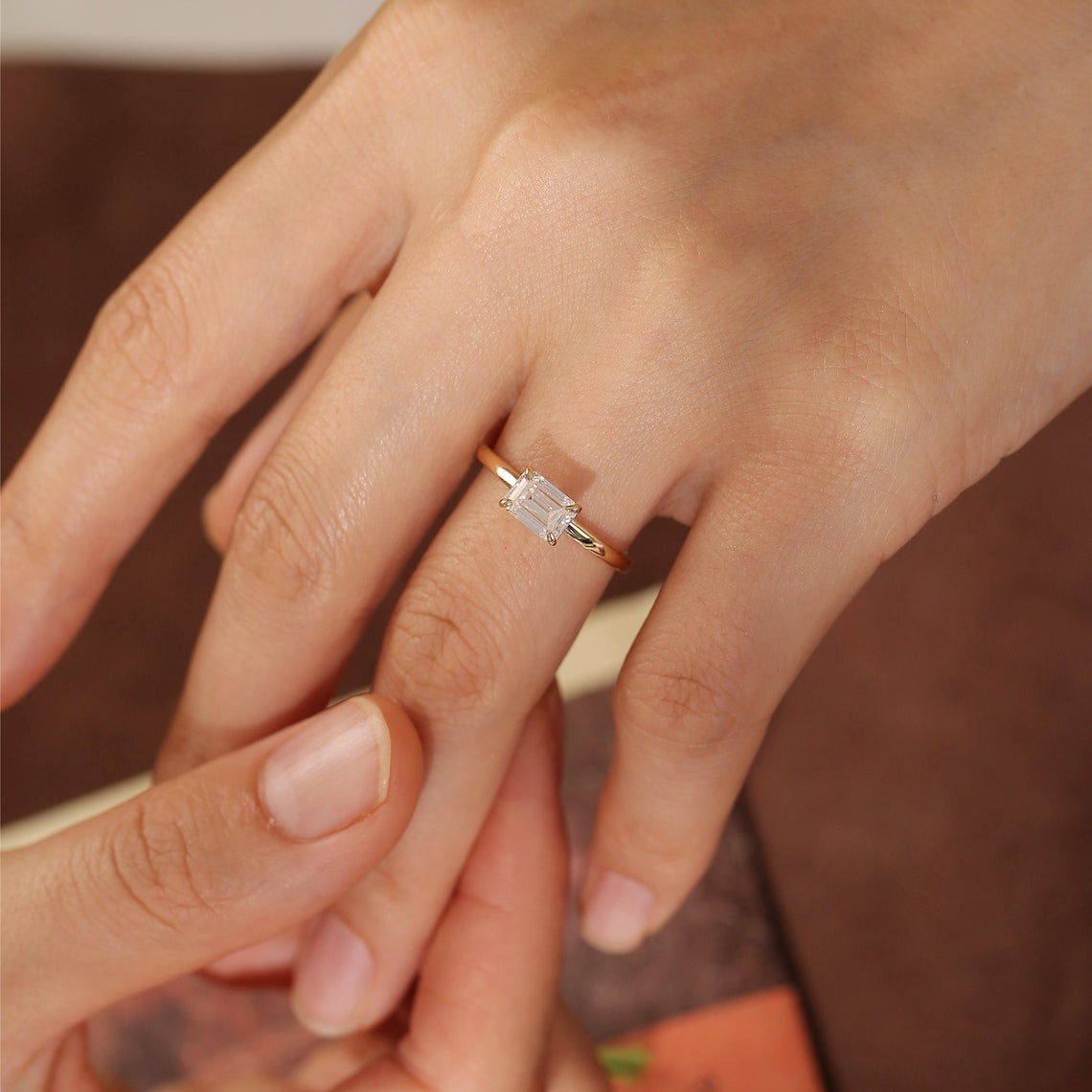 Stunning 1.0 CT East-West Emerald Cut Moissanite Engagement Ring with Solitaire Design 7