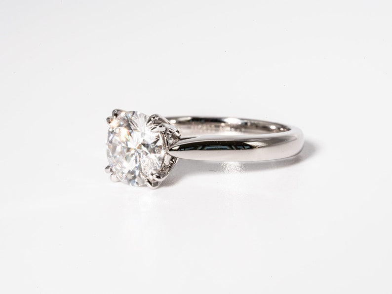 Stunning 2.0 CT Round Moissanite Solitaire Engagement Ring 4
