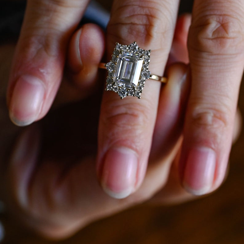 Stunning 1.0 - 2.0 CT Emerald Moissanite Engagement Ring With Halo Design 2