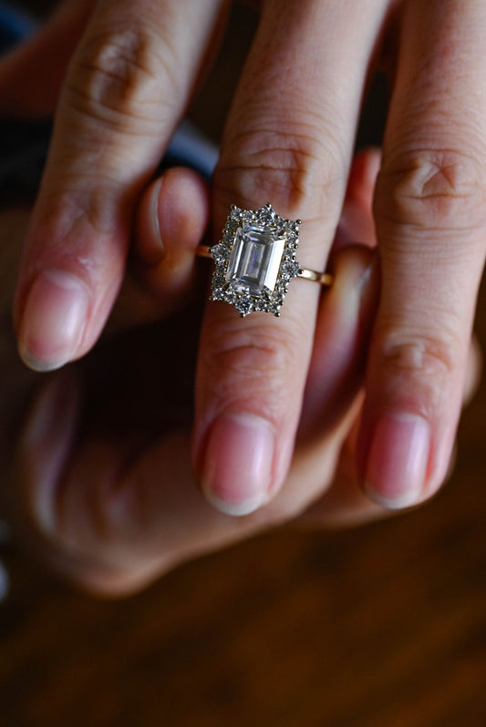Stunning 1.0 - 2.0 CT Emerald Moissanite Engagement Ring With Halo Design 2
