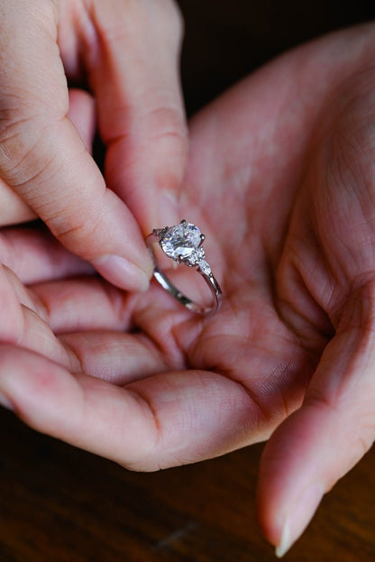 Stunning 1.0 - 2.0 CT Oval Moissanite Engagement Ring with Cluster Design 4