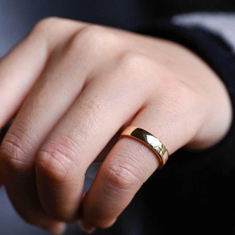 Delicate Men's Wedding Minimalistic Band in Solid Gold 1